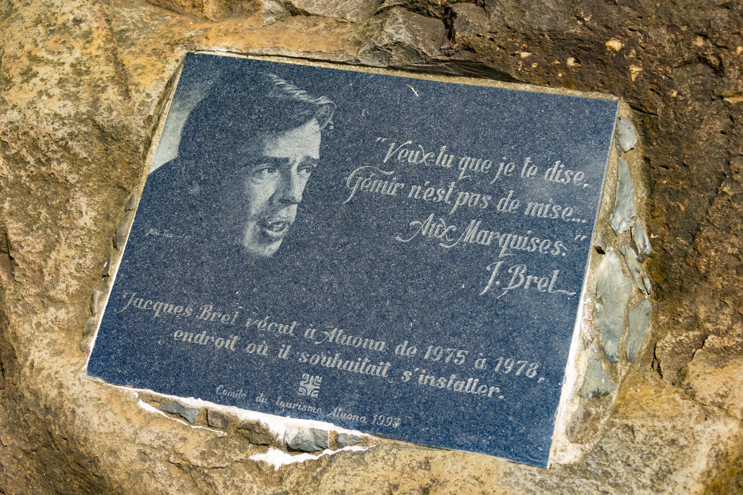 plaque citation jacques brel iles marquises