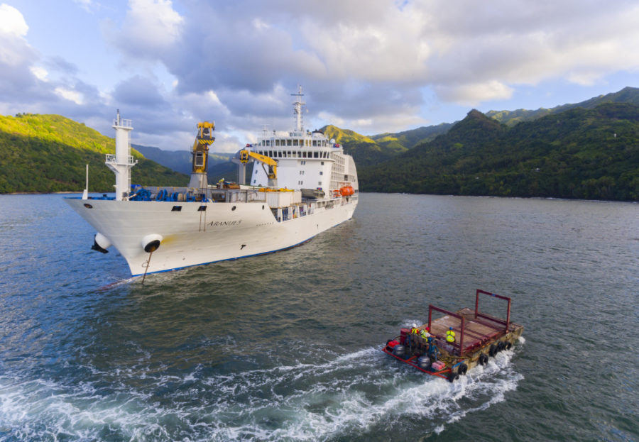 mixed cargo boat for a cruise in polynesia