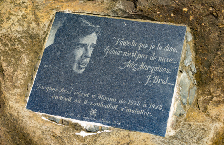 plaque citation jacques brel iles marquises