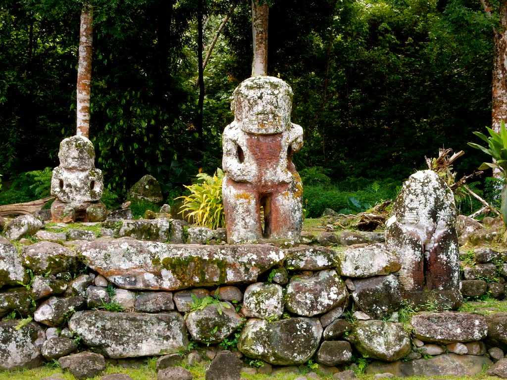 Polynesian tiki aranui