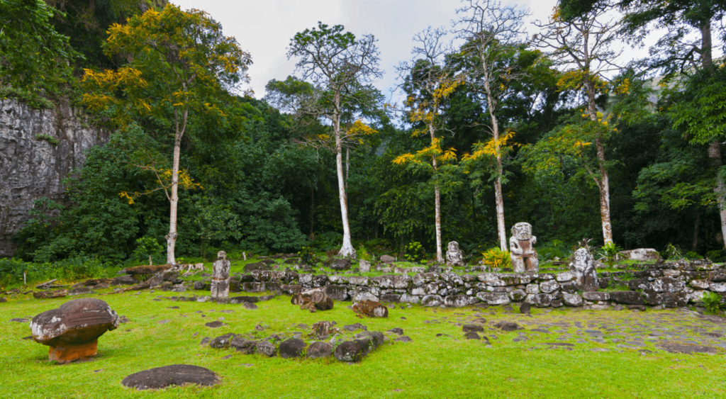 The village of Atuona, cradle of the culture of the Marquesas Islands